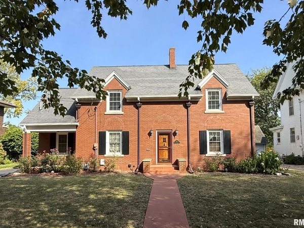 745 N ACADEMY Street, Galesburg, IL 61401