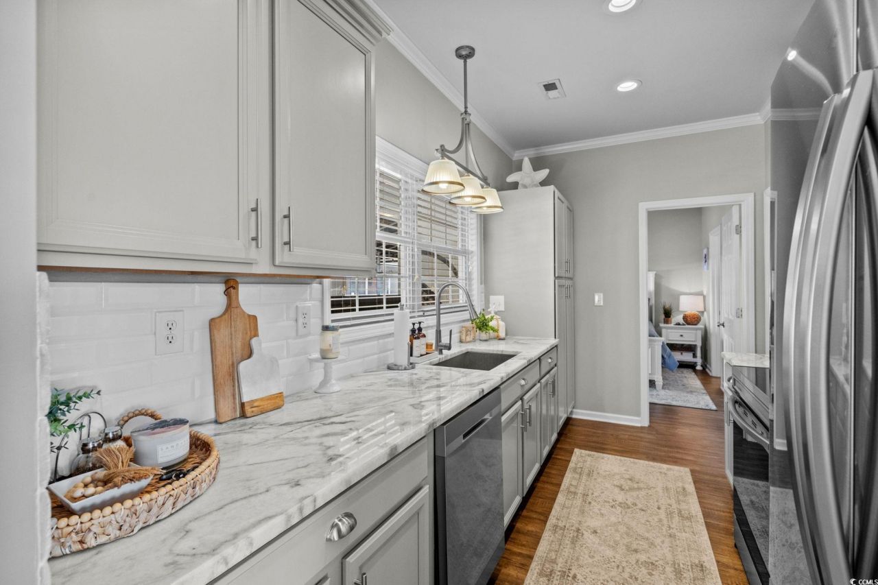 6001-8024 S Kings Hwy. Photo 15