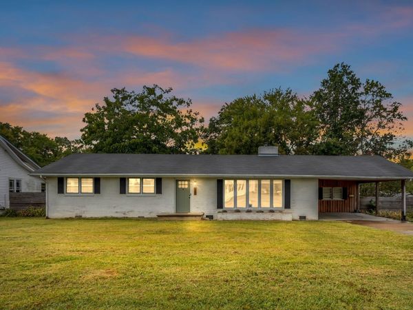 20 S Walnut St, Hohenwald, TN 38462