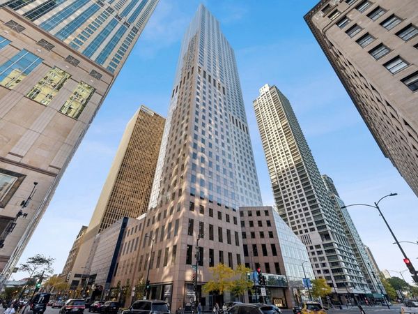 950 N MICHIGAN Avenue, Unit 3705, Chicago, IL 60611