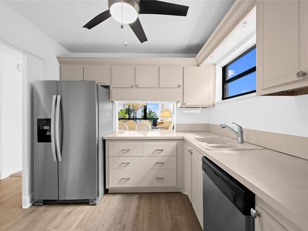 4800 Bayview Drive, Unit 306, Fort Lauderdale, FL 33308