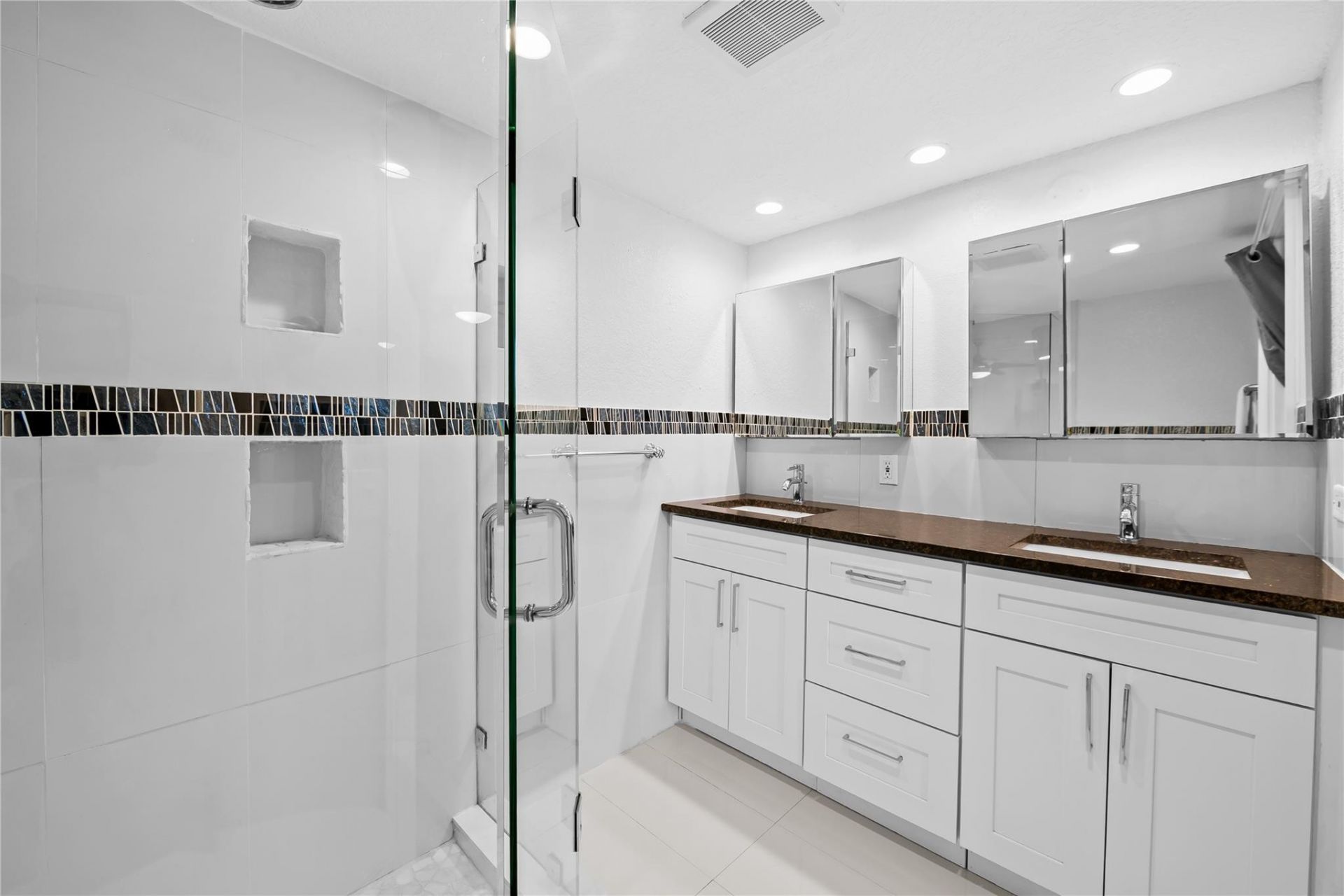 4800 Bayview Drive, Unit 306, Fort Lauderdale, FL 33308 Photo