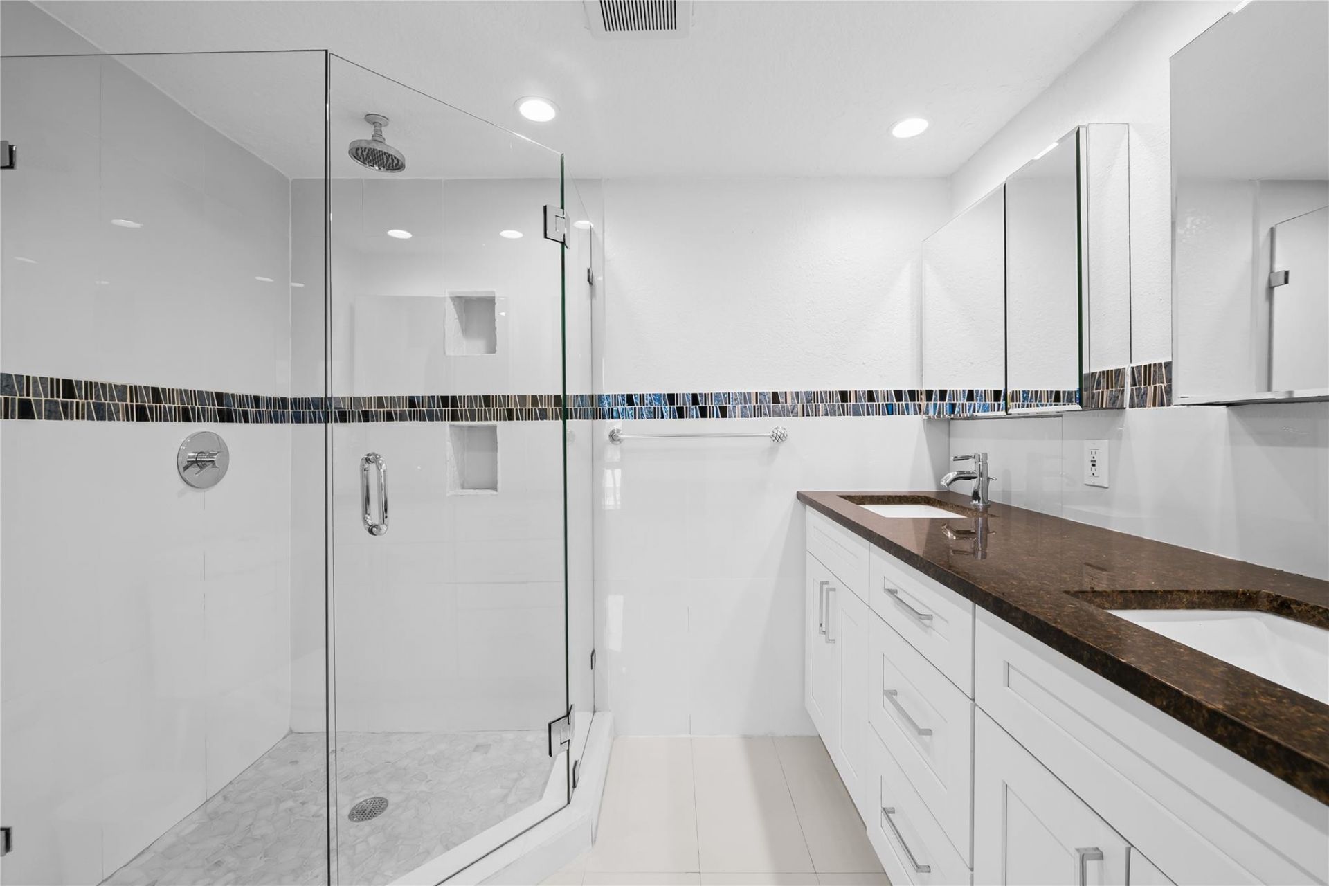 4800 Bayview Drive, Unit 306, Fort Lauderdale, FL 33308 Photo