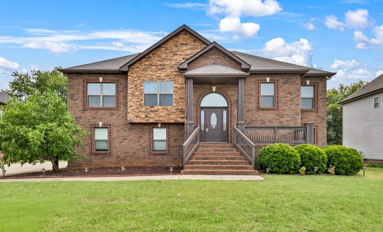 2207 Ellington Gait Dr, Clarksville, TN 37043 Main Photo