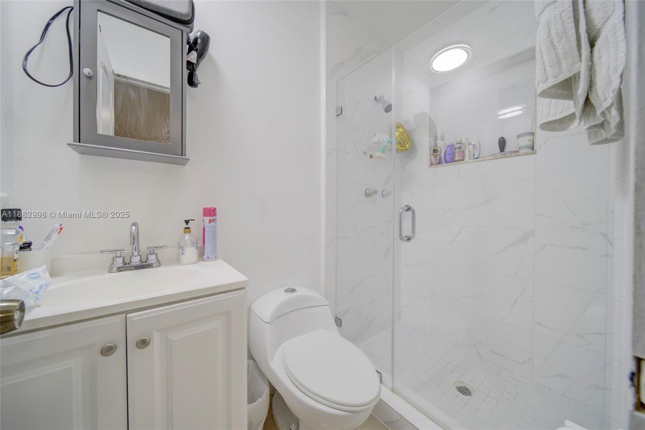 5040 NW 197 St, Miami, FL 33055 Photo