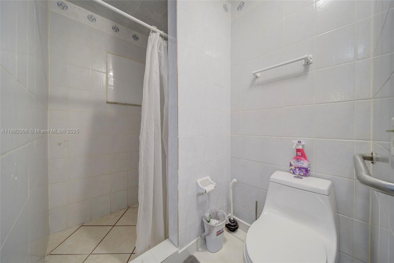 5040 NW 197 St, Miami, FL 33055 Photo