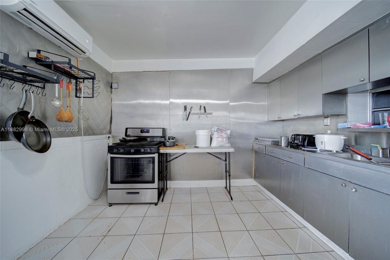 5040 NW 197 St, Miami, FL 33055 Photo