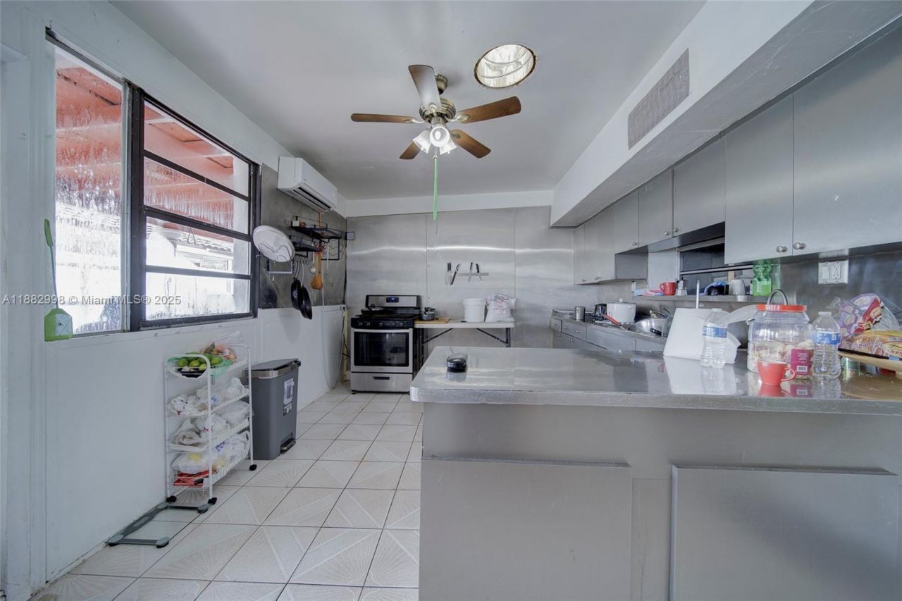 5040 NW 197 St, Miami, FL 33055 Photo