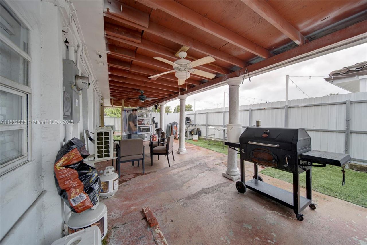 5040 NW 197 St, Miami, FL 33055 Photo