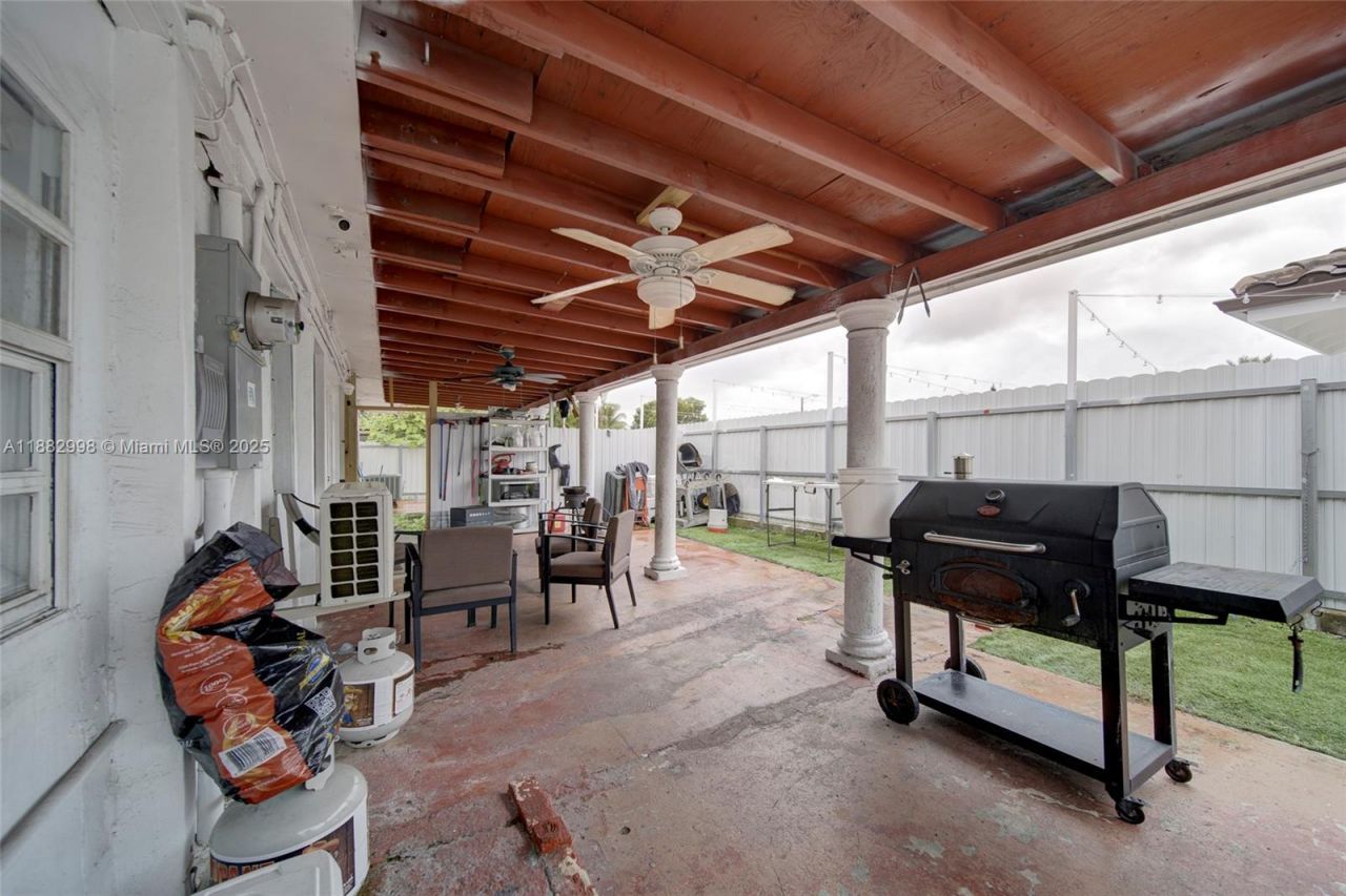 5040 NW 197 St, Miami, FL 33055 Photo