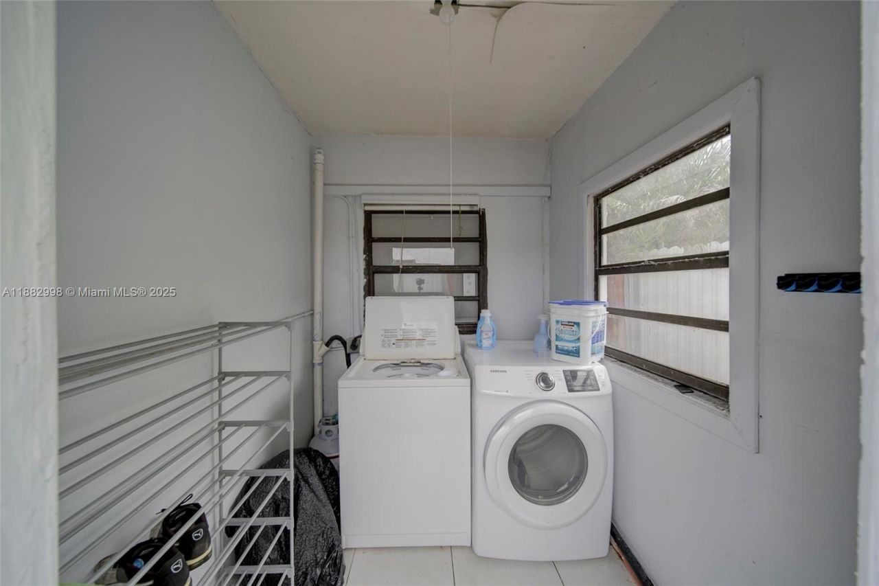 5040 NW 197 St, Miami, FL 33055 Photo