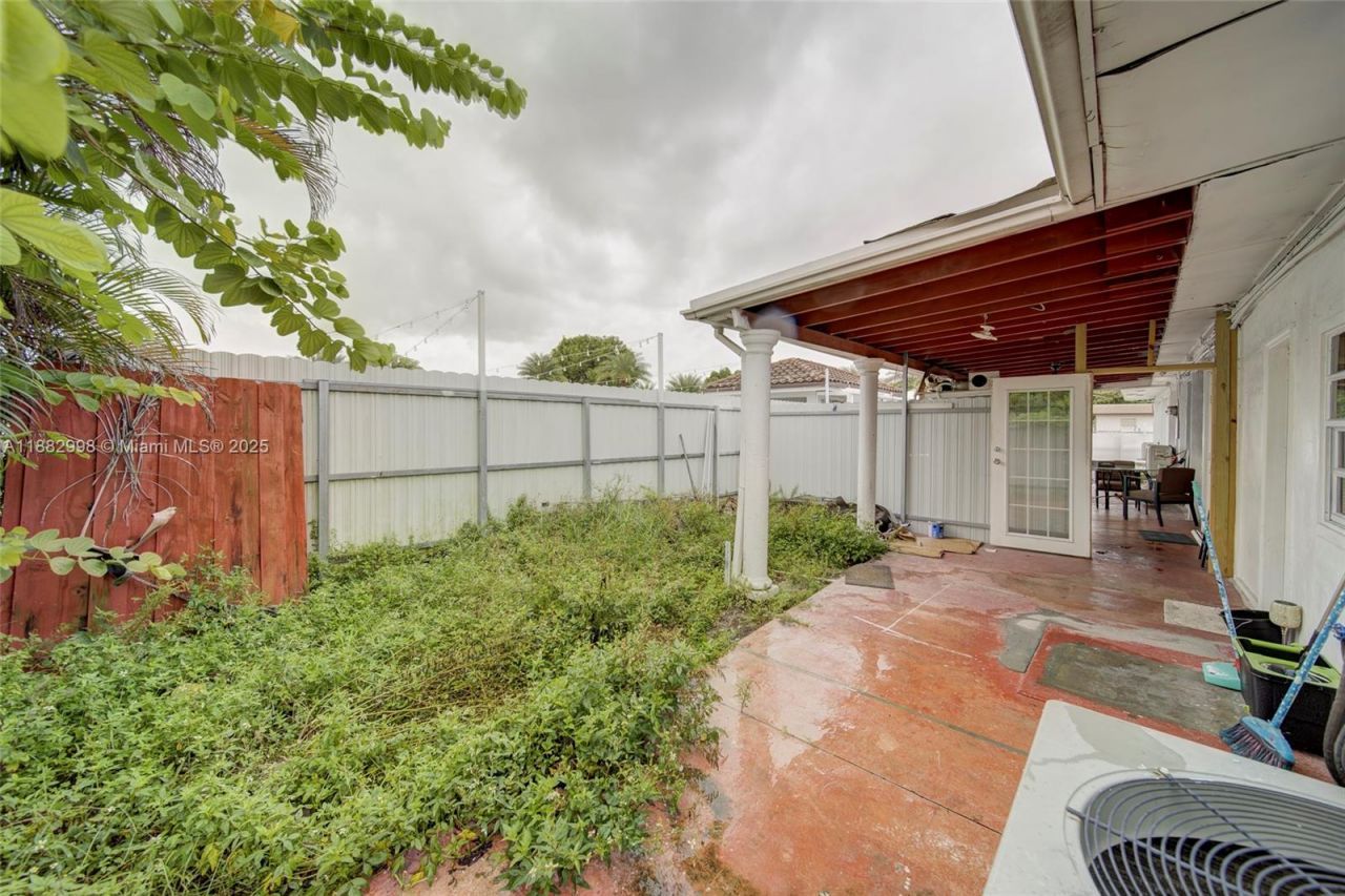 5040 NW 197 St, Miami, FL 33055 Photo