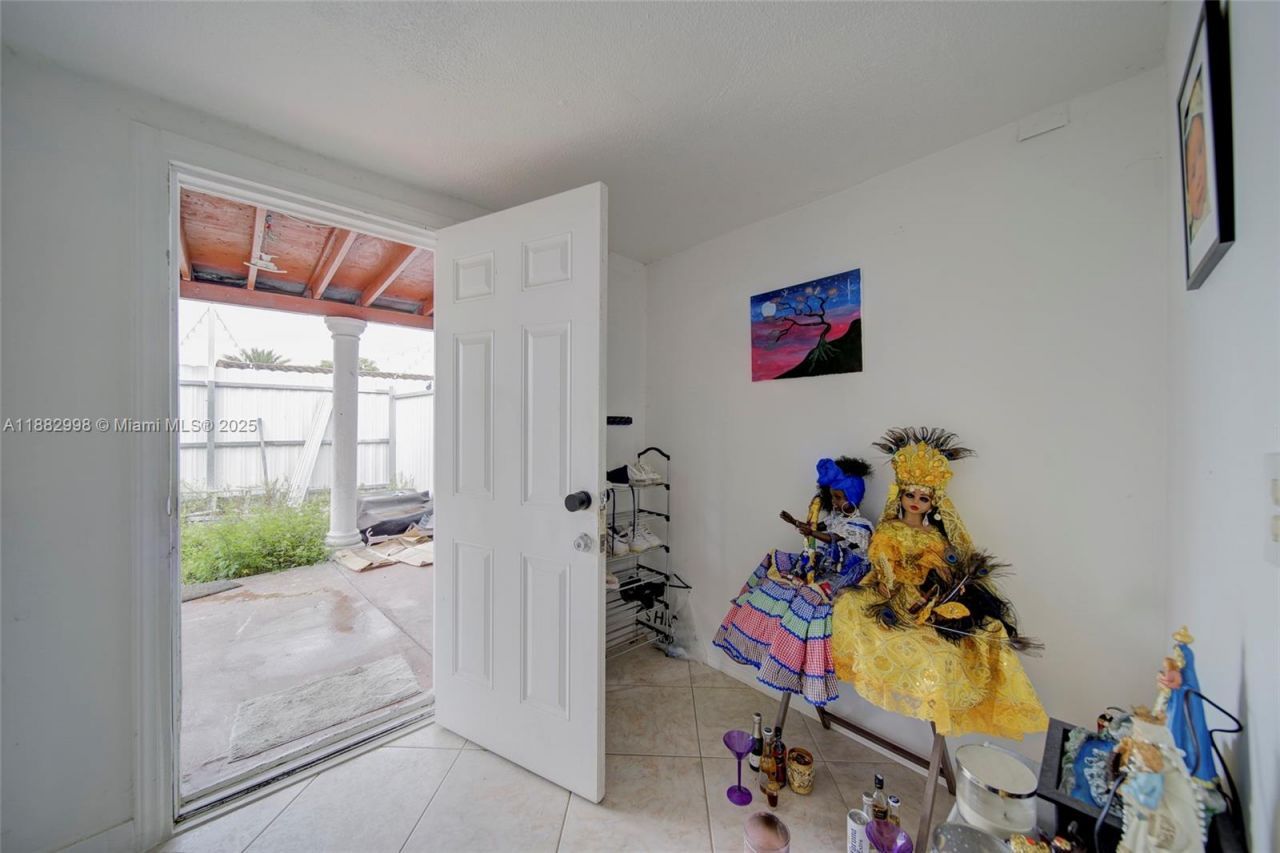 5040 NW 197 St, Miami, FL 33055 Photo