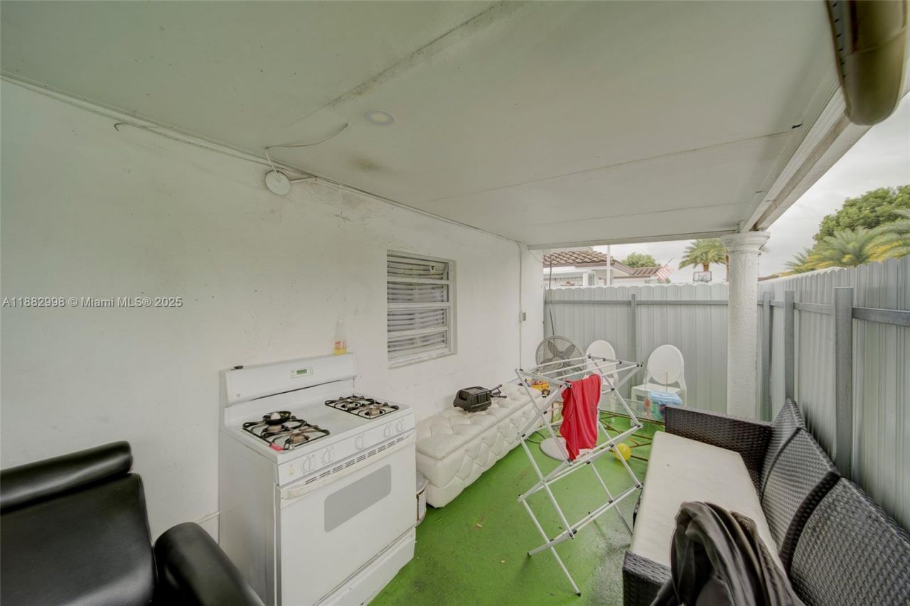 5040 NW 197 St, Miami, FL 33055 Photo