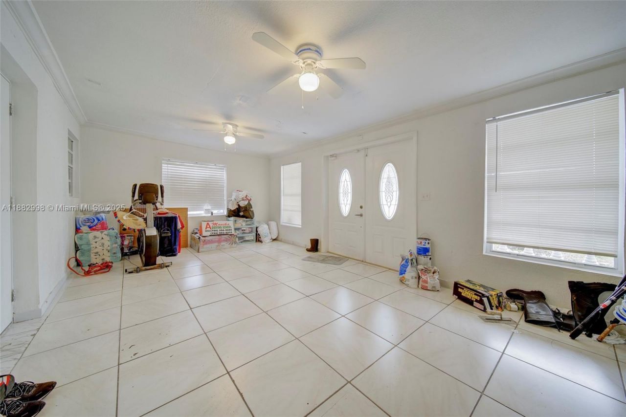 5040 NW 197 St, Miami, FL 33055 Photo