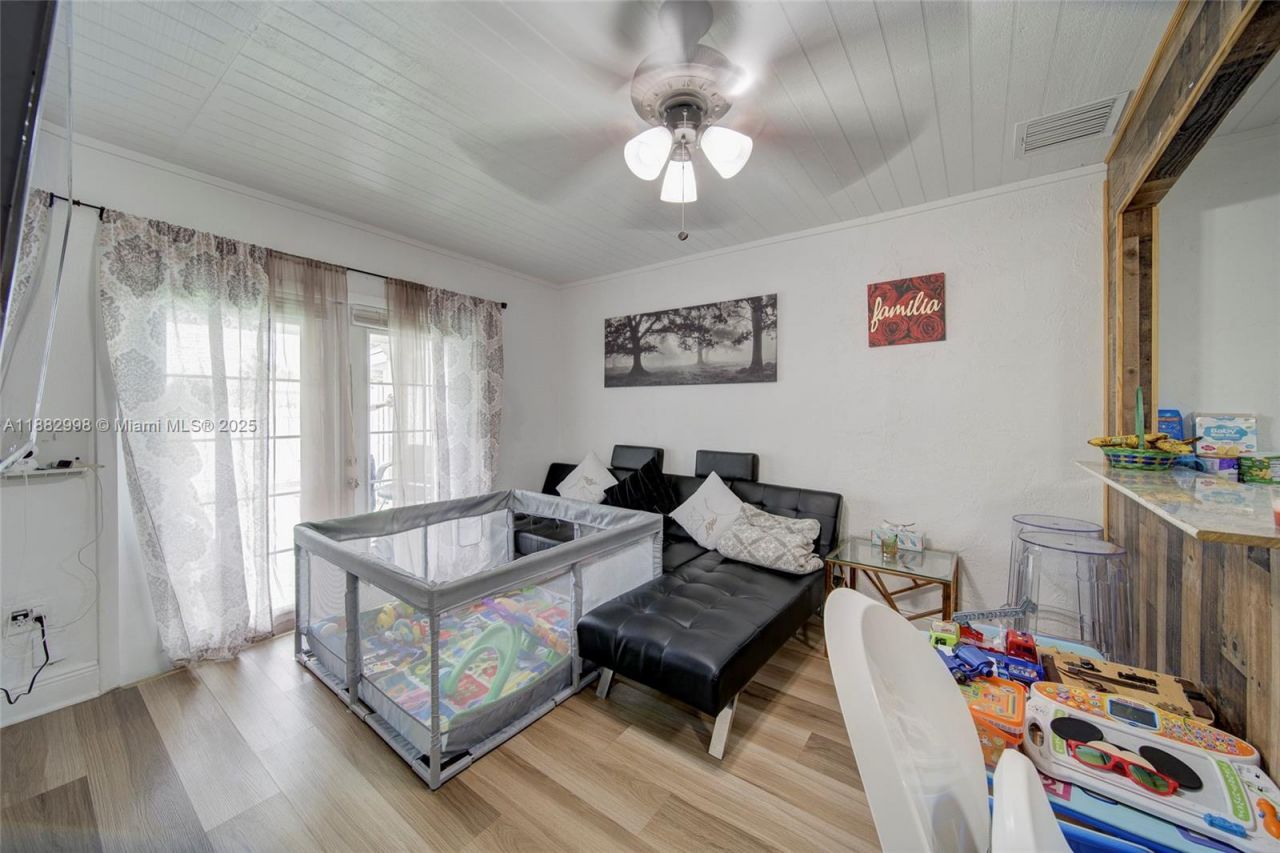 5040 NW 197 St, Miami, FL 33055 Photo