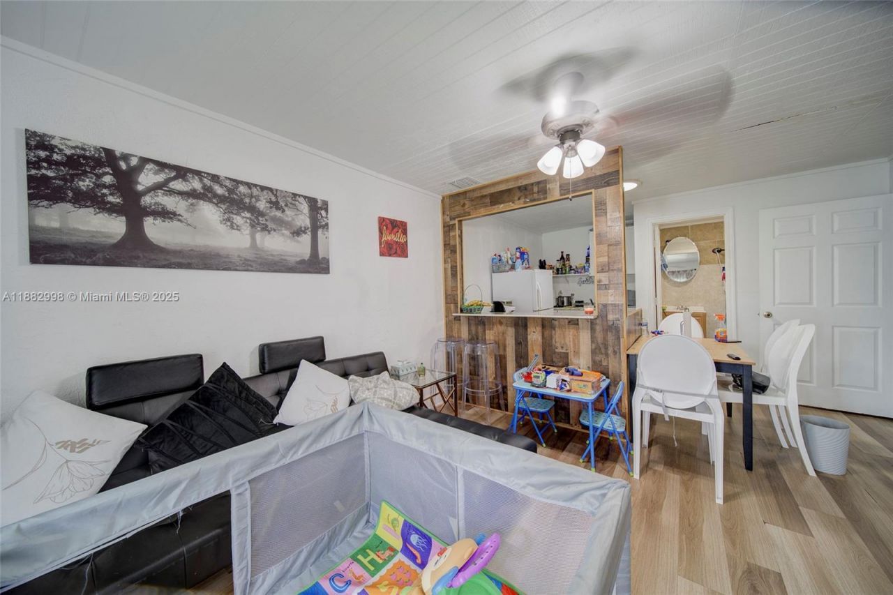 5040 NW 197 St, Miami, FL 33055 Photo