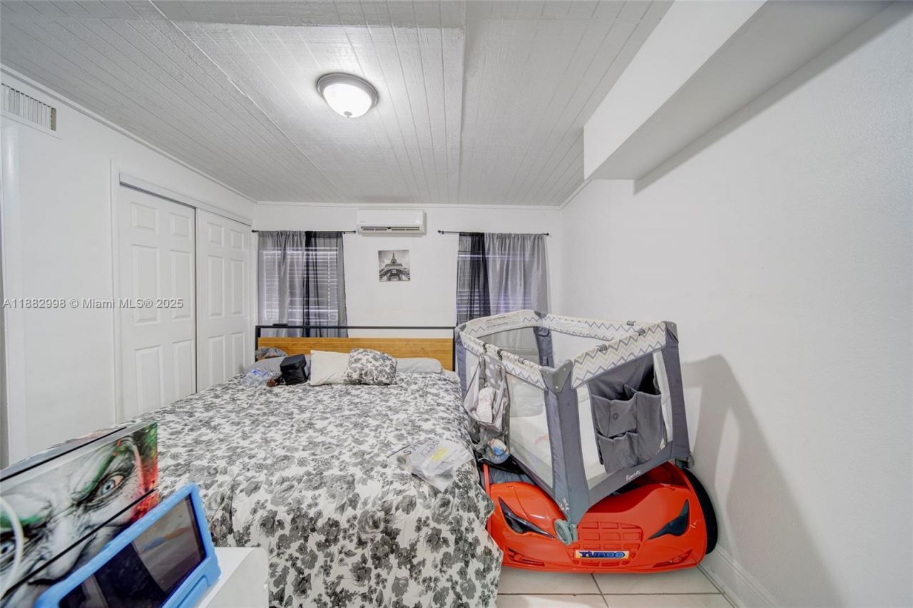 5040 NW 197 St, Miami, FL 33055 Photo