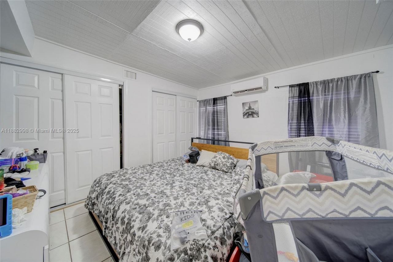 5040 NW 197 St, Miami, FL 33055 Photo