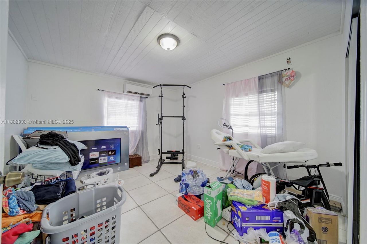 5040 NW 197 St, Miami, FL 33055 Photo