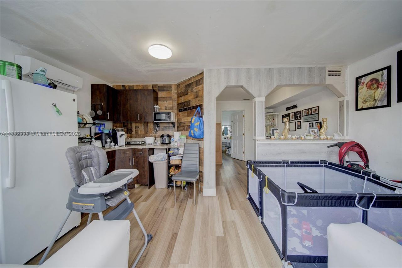 5040 NW 197 St, Miami, FL 33055 Photo