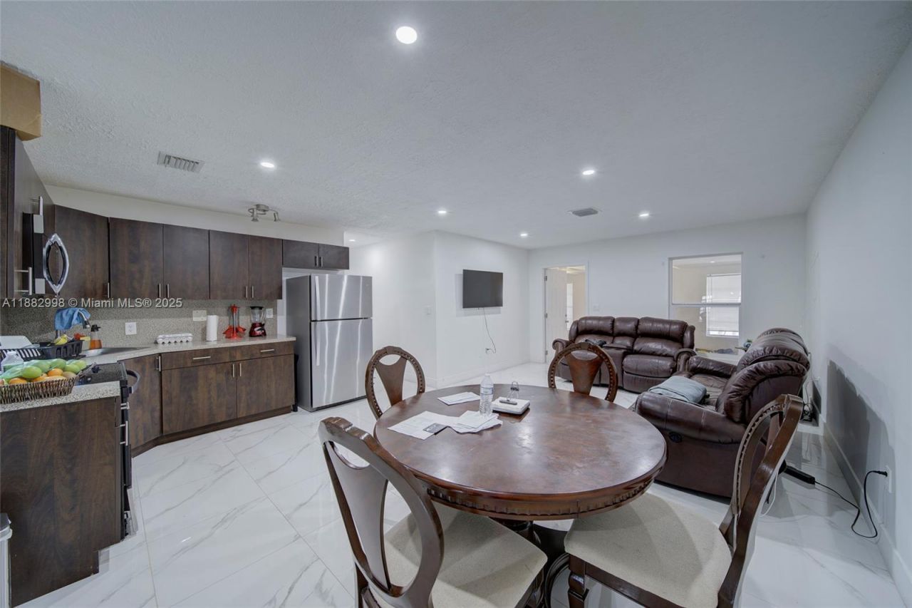 5040 NW 197 St, Miami, FL 33055 Photo