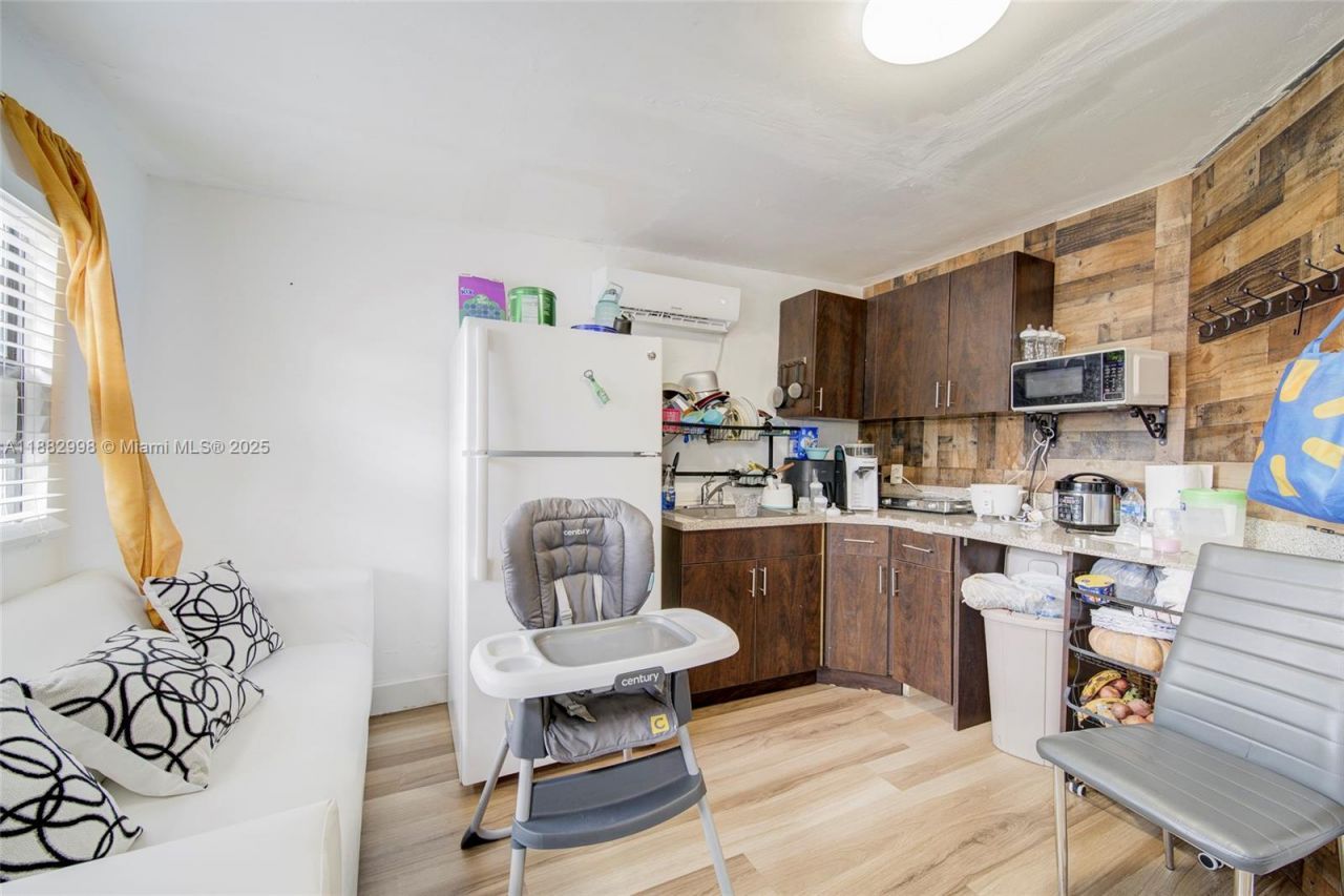 5040 NW 197 St, Miami, FL 33055 Photo