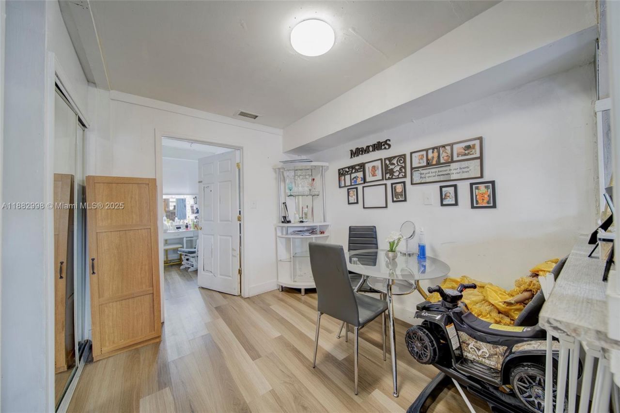 5040 NW 197 St, Miami, FL 33055 Photo