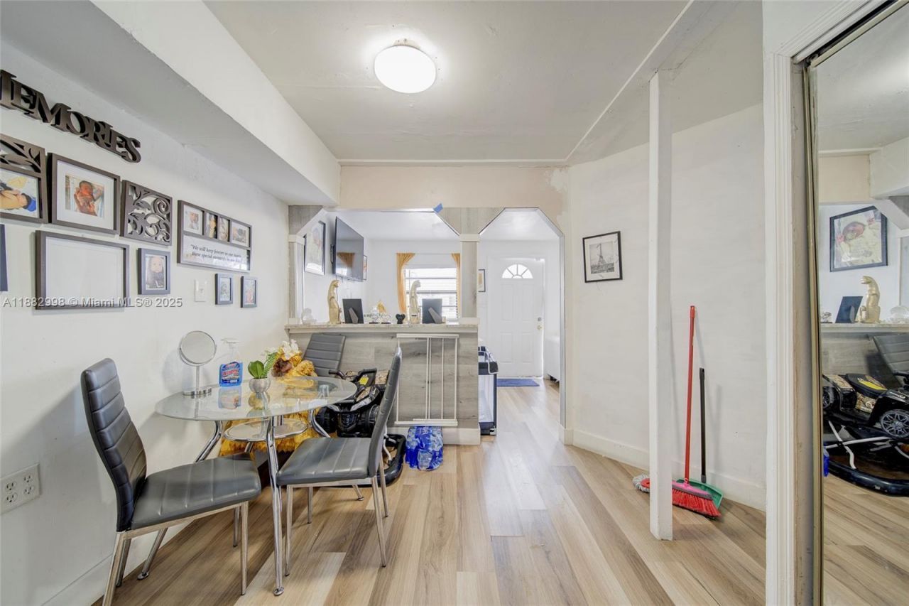 5040 NW 197 St, Miami, FL 33055 Photo