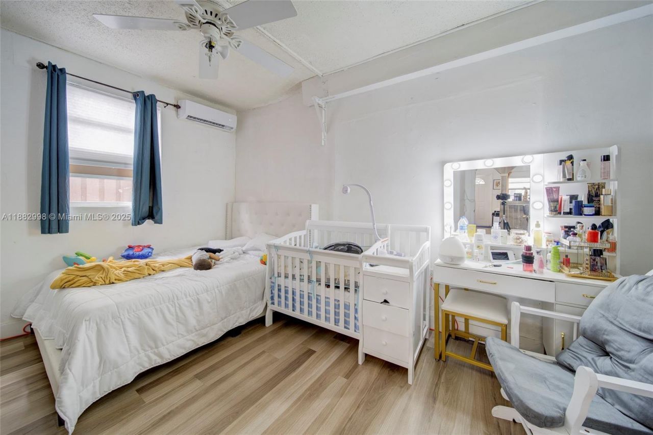 5040 NW 197 St, Miami, FL 33055 Photo