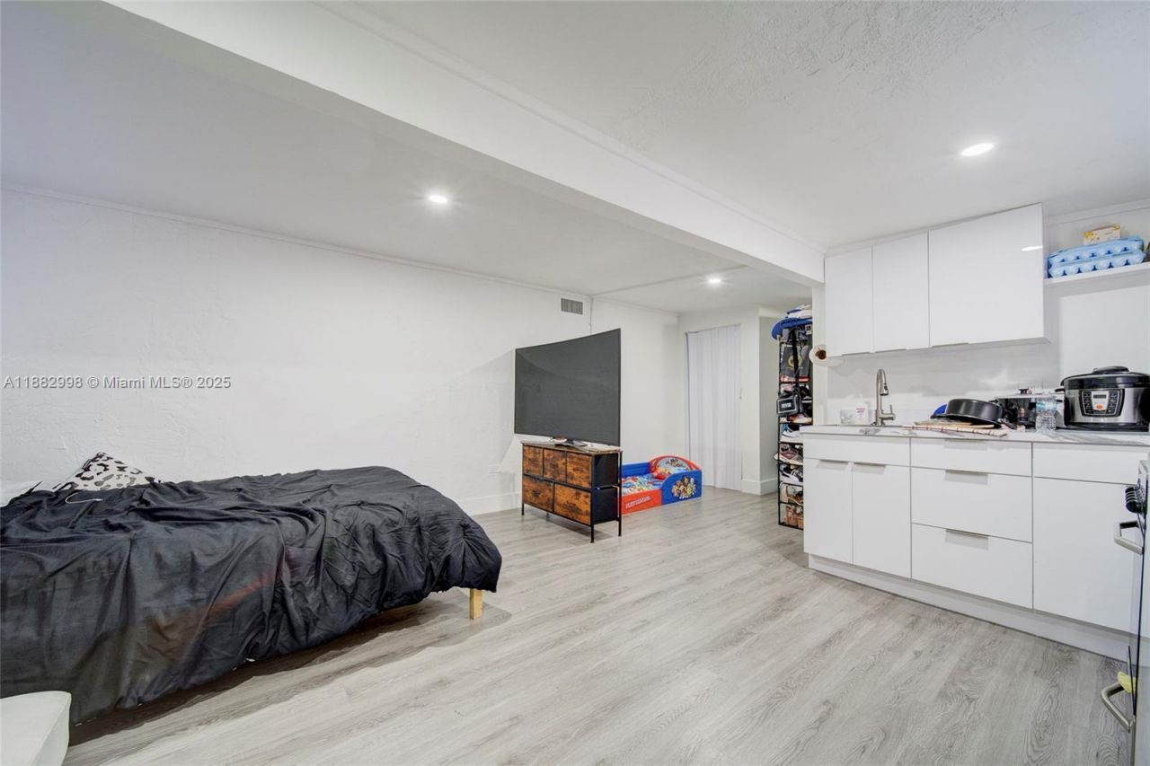 5040 NW 197 St, Miami, FL 33055 Photo