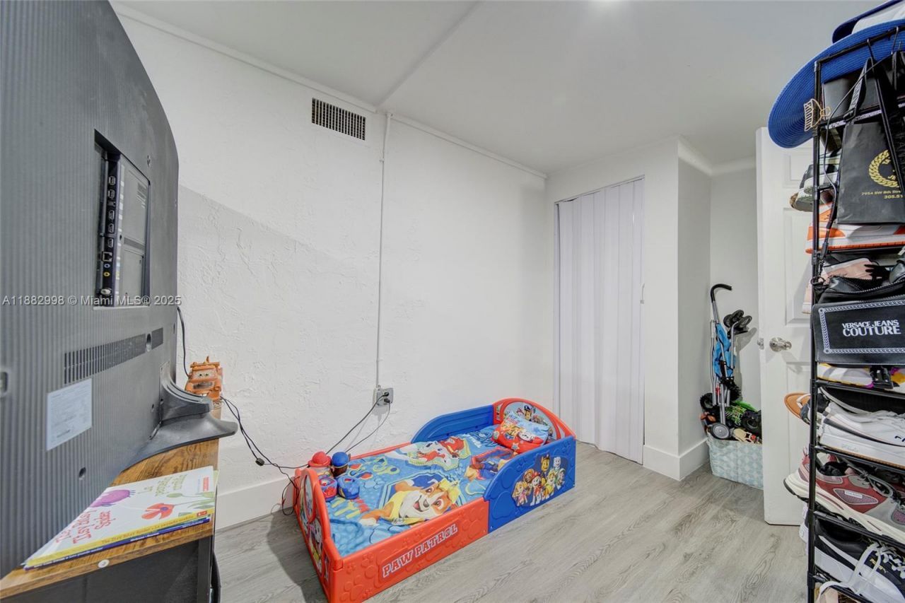 5040 NW 197 St, Miami, FL 33055 Photo