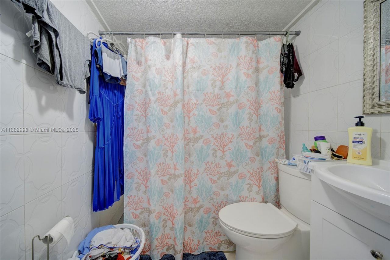 5040 NW 197 St, Miami, FL 33055 Photo