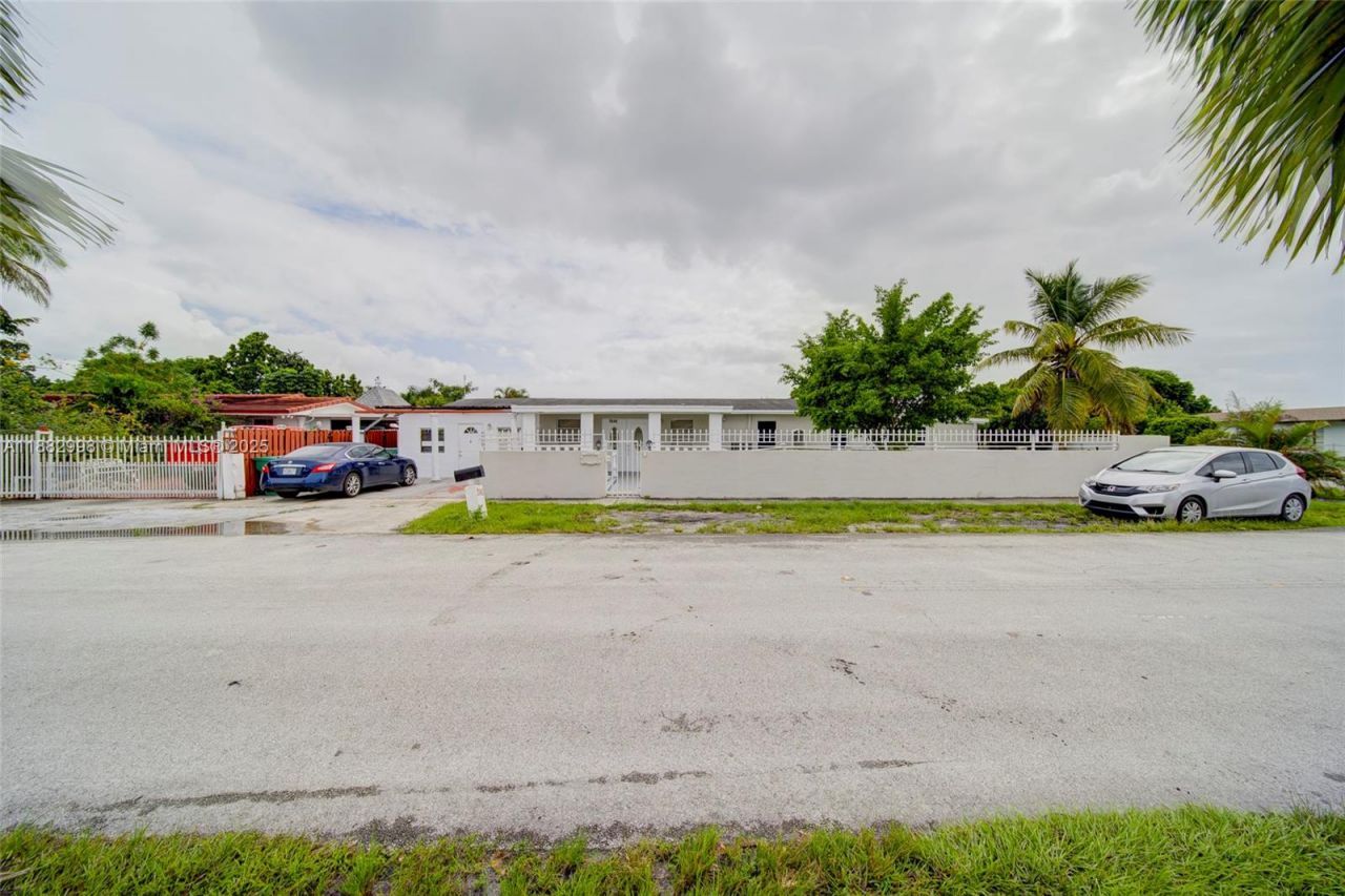 5040 NW 197 St, Miami, FL 33055 Photo