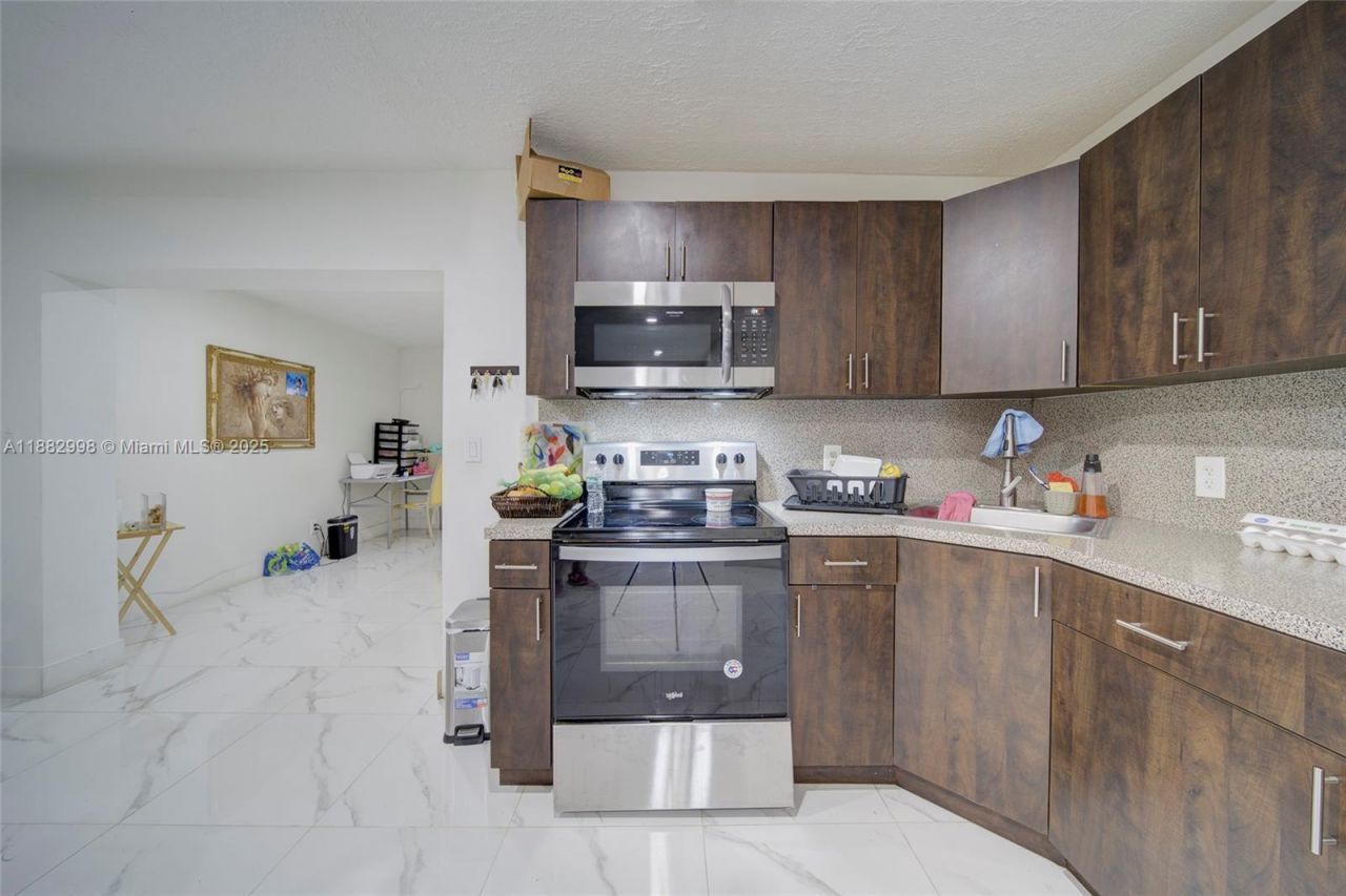 5040 NW 197 St, Miami, FL 33055 Photo