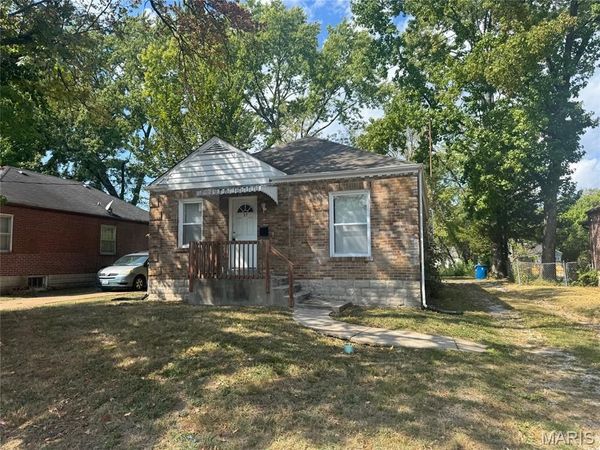 37 Lee Avenue, Ferguson, MO 63135