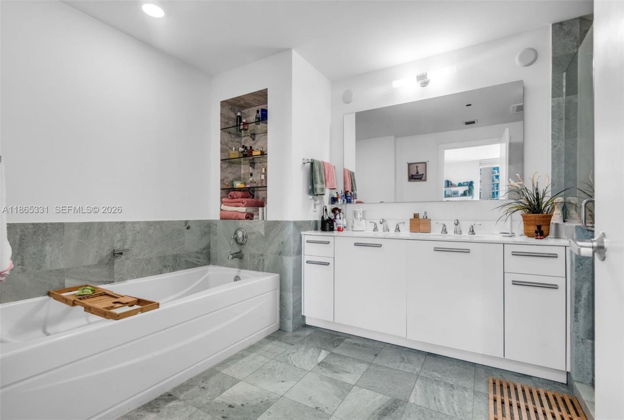 1060 Brickell Ave, Unit 3601, Miami, FL 33131 Photo