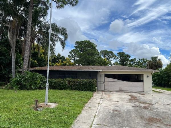 302 Greenwood AVE, LEHIGH ACRES, FL 33936
