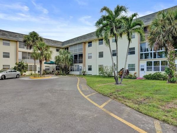 4980 E Sabal Palm Boulevard, Unit 124, Tamarac, FL 33319
