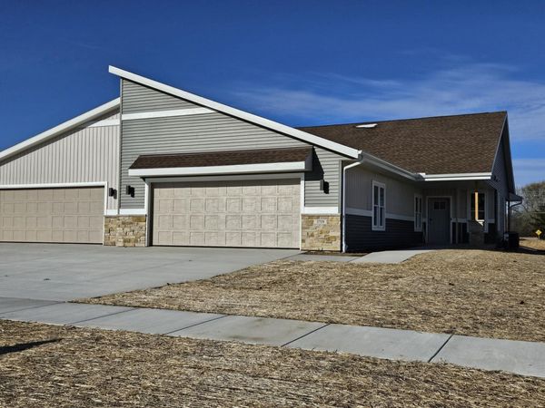 3719 Newcastle Drive, Unit 33, Janesville, WI 53546