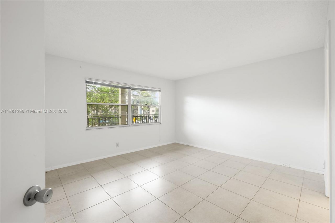 901 SW 128th Ave, Unit 212E, Pembroke Pines, FL 33027 Photo