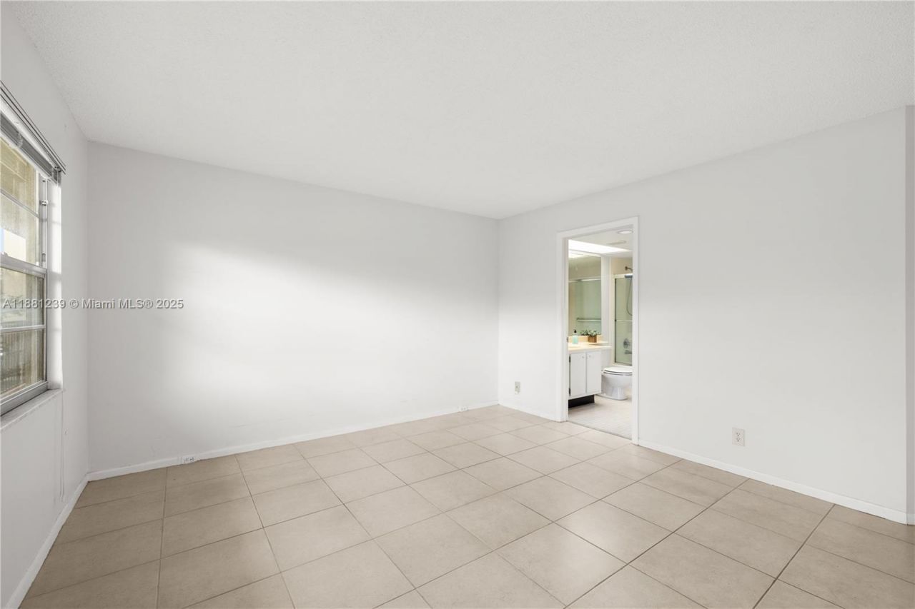 901 SW 128th Ave, Unit 212E, Pembroke Pines, FL 33027 Photo