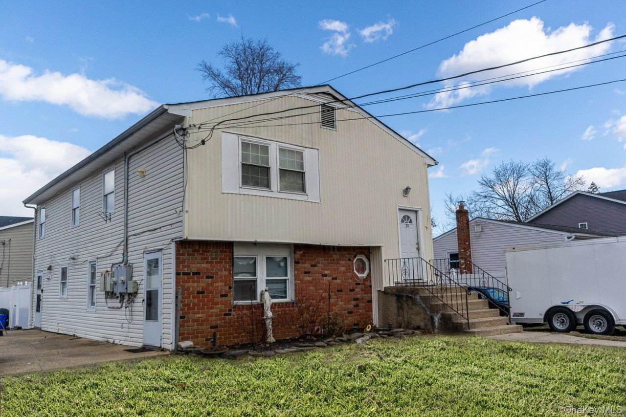 39 Brooklyn Avenue, Wyandanch, NY 11798 Main Photo