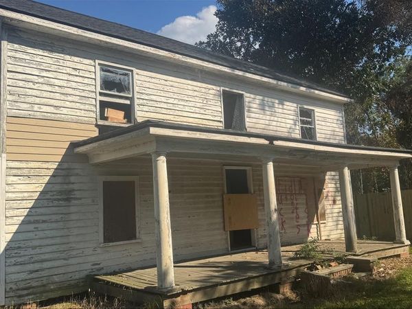 6972 Crewe Rd, HAYES, VA 23072