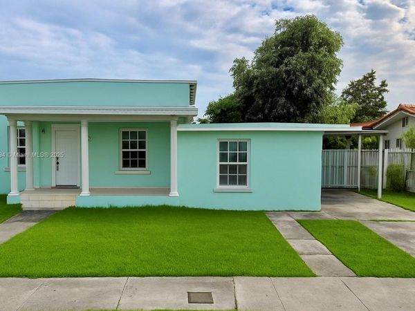 244 W 39th Pl, Hialeah, FL 33012