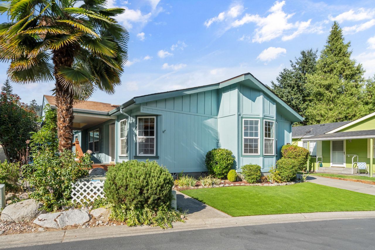 208 NW Creekside Drive, Grants Pass, OR 97526 Main Photo