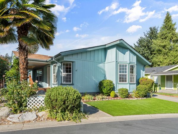 208 NW Creekside Drive, Grants Pass, OR 97526