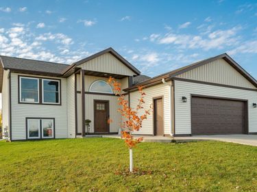 615 7th Avenue NE, Plainview, MN 55964