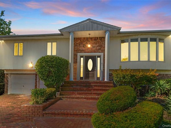 8 Gale Drive, North Woodmere, NY 11581