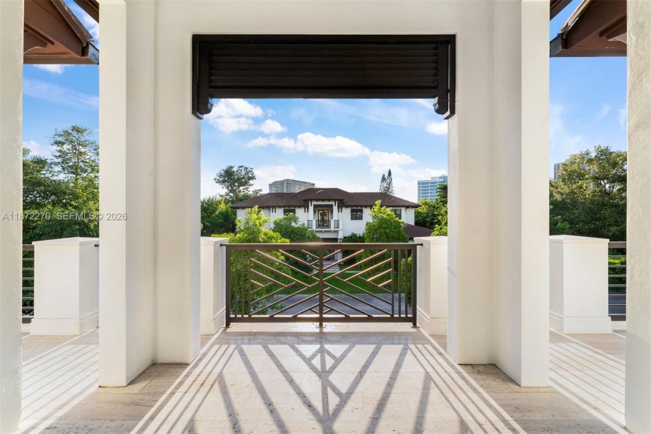 9445 SW 72nd Ct, Pinecrest, FL 33156 Photo